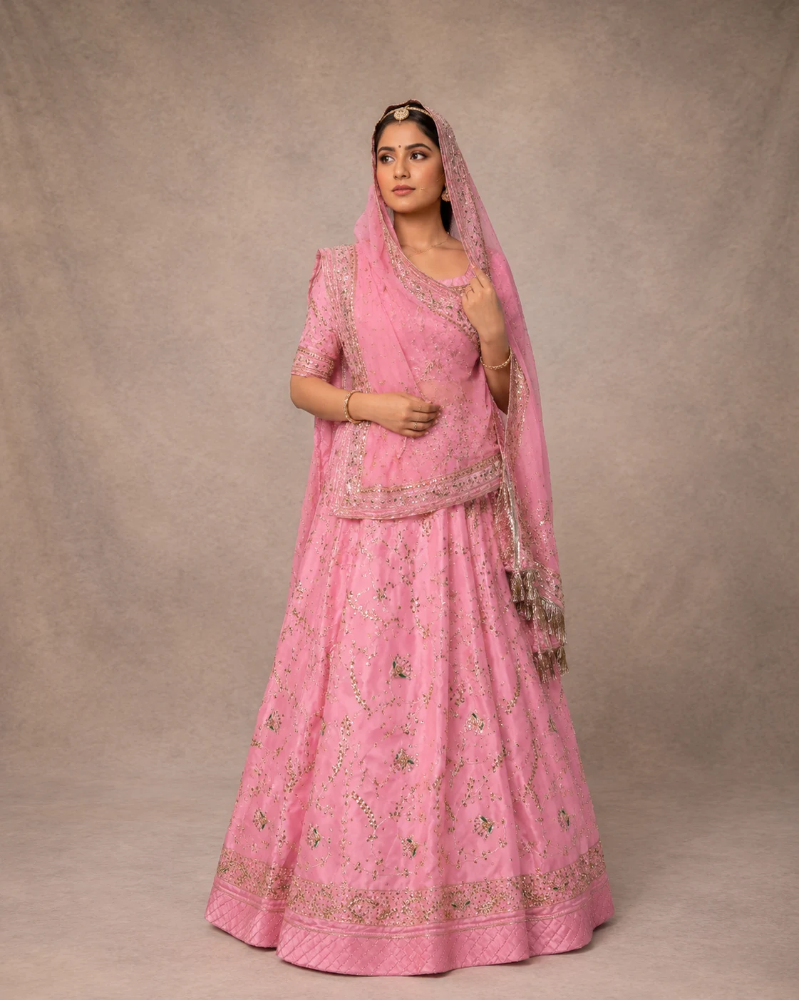 Gulabi-Noor-Poshak
